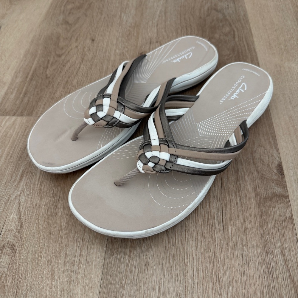 Clarks Women’s Brown and White Flip Flops Sandals, Size 10